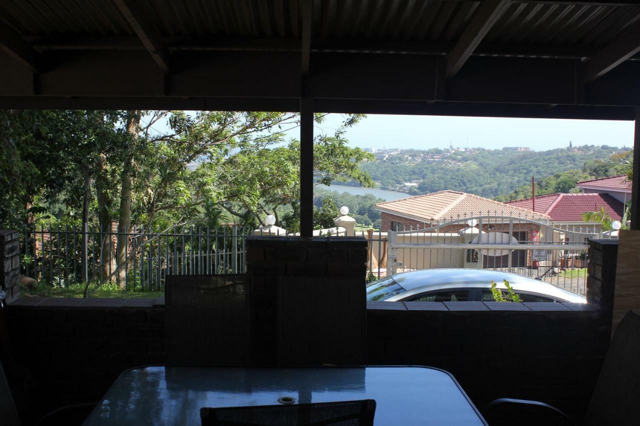 Laudin'S View Hotel Umtentweni Buitenkant foto